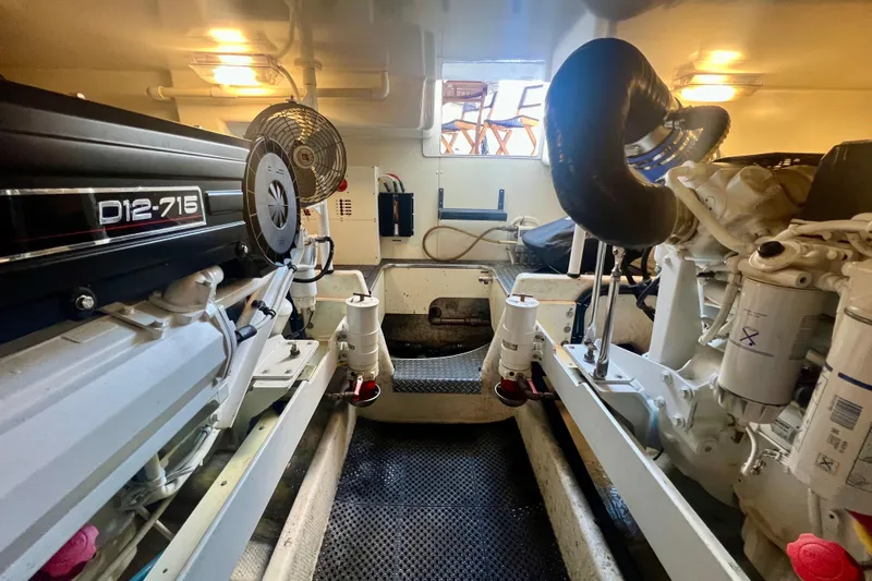  Yacht Photos Pics Volvo D12 715 HPs