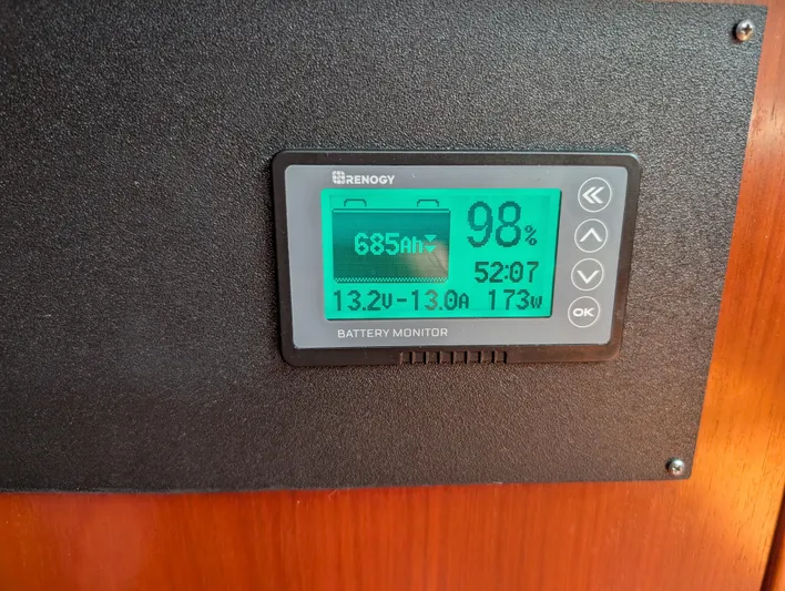 Seastar Yacht Photos Pics Battery monitor display on 2003 Beneteau Oceanis 473, showing 98% charge and 173W usage.