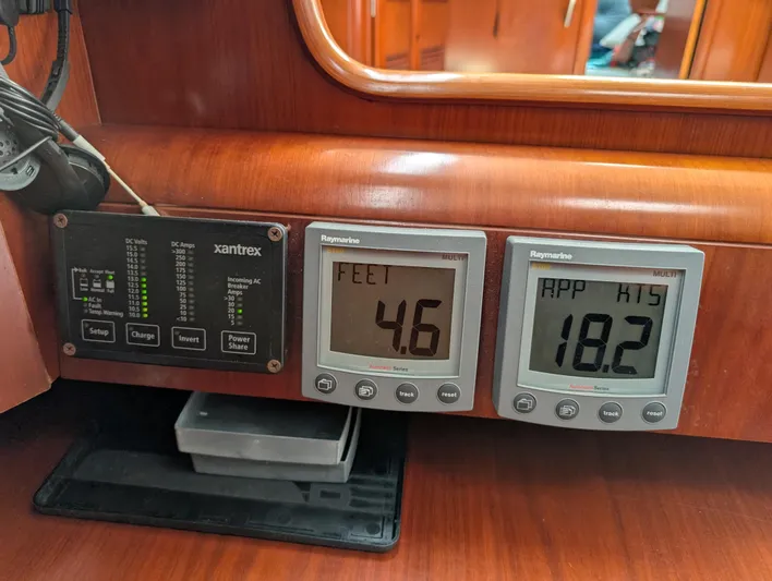 Seastar Yacht Photos Pics Control panel on a 2003 Beneteau Oceanis 473 yacht, displaying depth and speed readings.