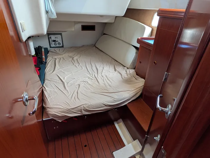 Seastar Yacht Photos Pics Cozy cabin interior of 2003 Beneteau Oceanis 473 sailboat with wooden finish.