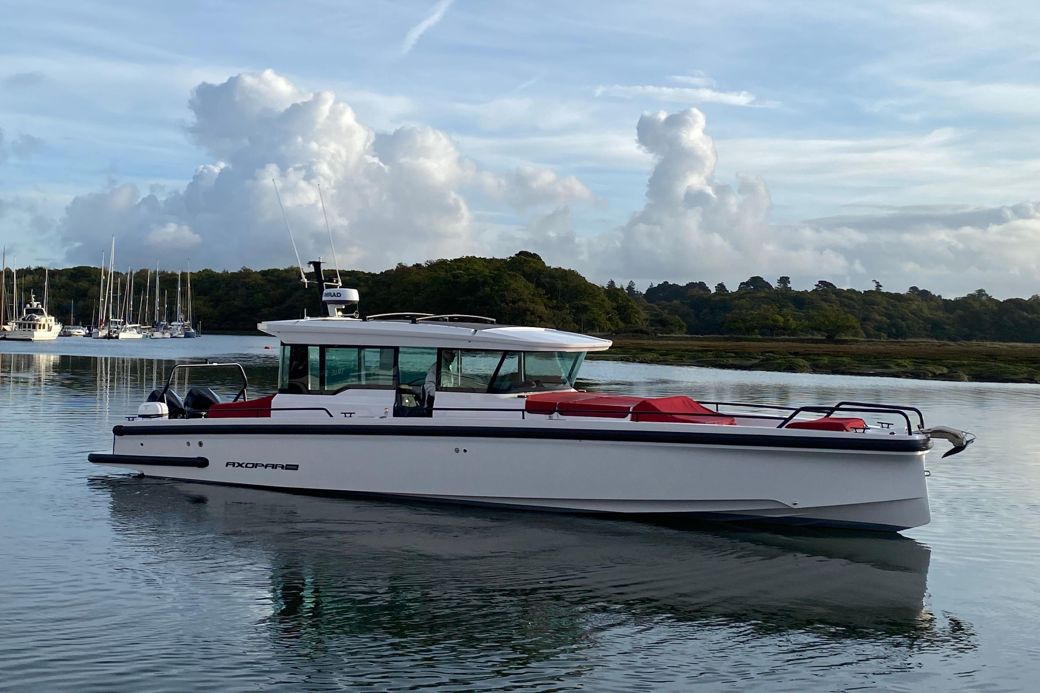 Axopar 37 XC CROSS CABIN