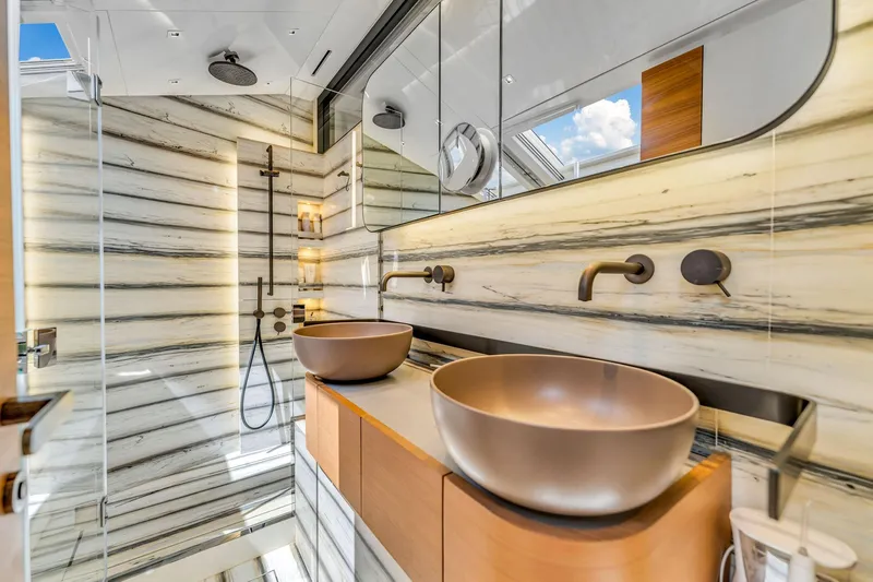 Notynog Yacht Photos Pics Master Ensuite