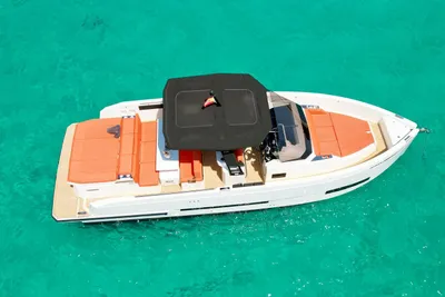 2025 De Antonio Yachts D32