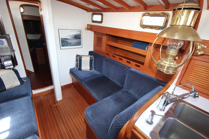 Sea G Yacht Photos Pics salon starboard