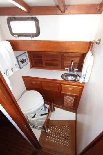 Sea G Yacht Photos Pics ...head comprise an "owner's suite"