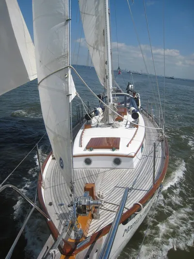 Sea G Yacht Photos Pics bone in her teeth