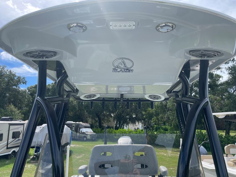 2023 Blazer Bay 2700 Hybrid Bay