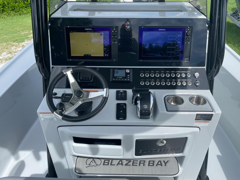 2023 Blazer Bay 2700 Hybrid Bay