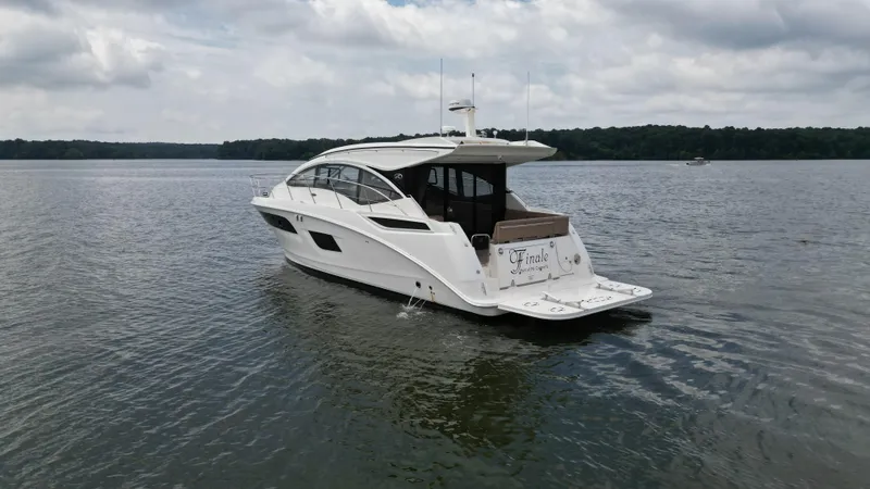 Finale Yacht Photos Pics 2017 Sea Ray Sundancer 400 yacht cruising on a calm lake under cloudy skies.