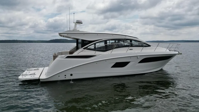 Finale Yacht Photos Pics 2017 Sea Ray Sundancer 400 yacht on calm water under cloudy skies.