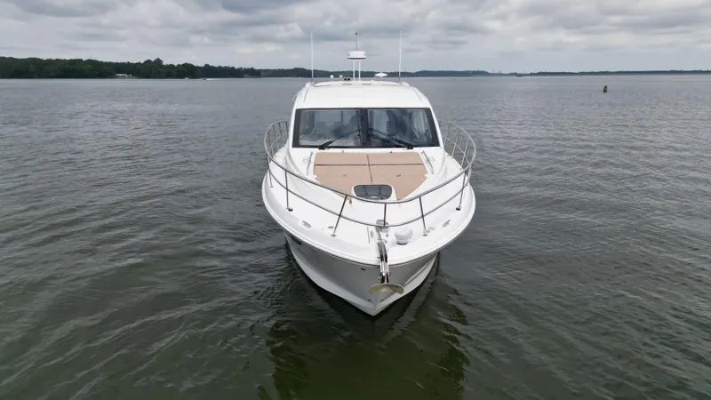 Finale Yacht Photos Pics 2017 Sea Ray Sundancer 400 yacht on calm water under cloudy sky.