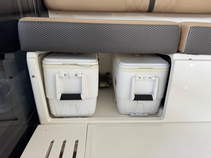 Finale Yacht Photos Pics Storage compartment with coolers on a 2017 Sea Ray Sundancer 400 boat.