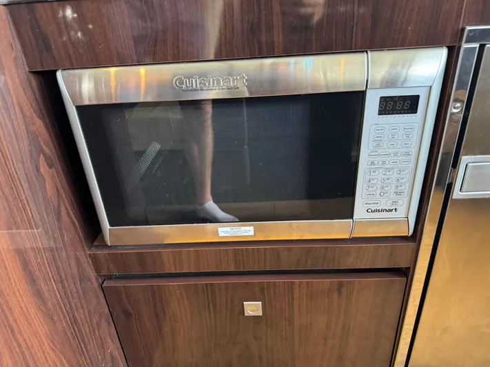 Finale Yacht Photos Pics Cuisinart microwave in 2017 Sea Ray Sundancer 400 yacht kitchen.