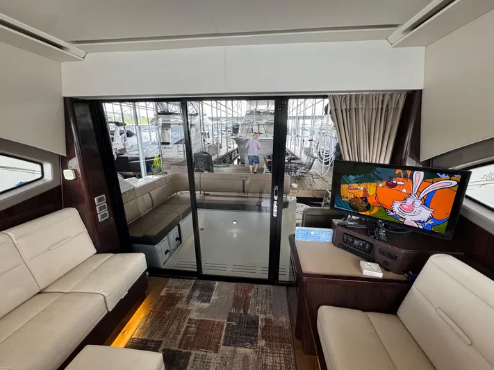 Finale Yacht Photos Pics Luxurious interior of 2017 Sea Ray Sundancer 400 yacht with TV and seating area.