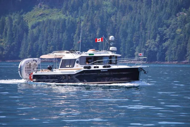 Salty Growler Yacht Photos Pics 