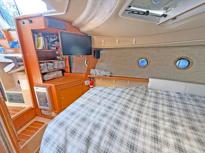Salty Growler Yacht Photos Pics Interior of 2017 Ranger Tugs R-29 S with cozy cabin and modern amenities.