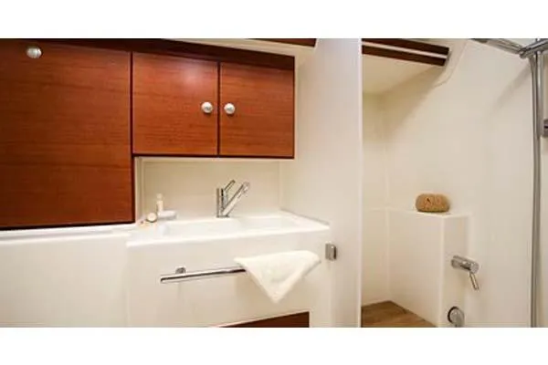  Yacht Photos Pics Manufacturer Provided Image