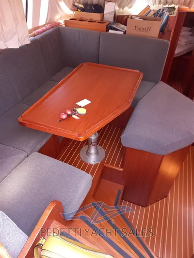  Yacht Photos Pics dinette