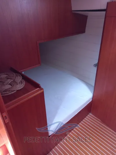  Yacht Photos Pics letto-sotto-dinette