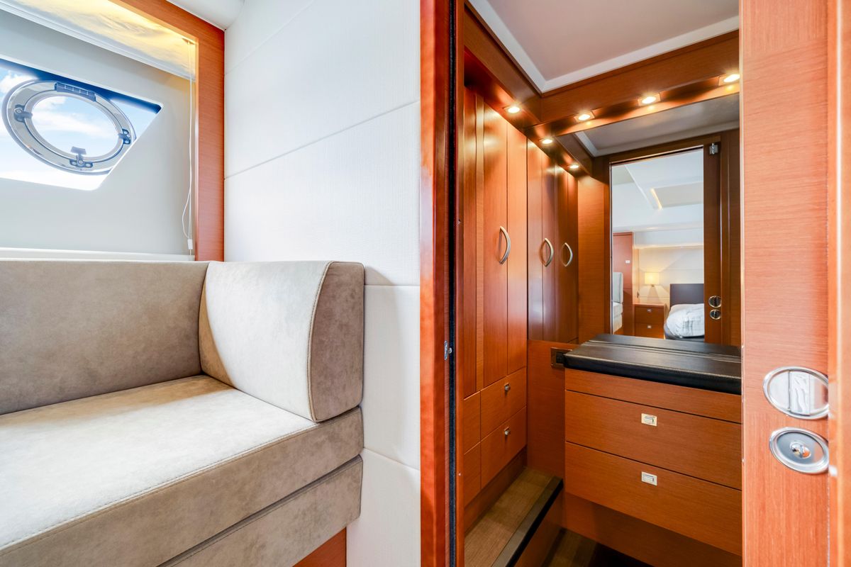 2017 Prestige 56 