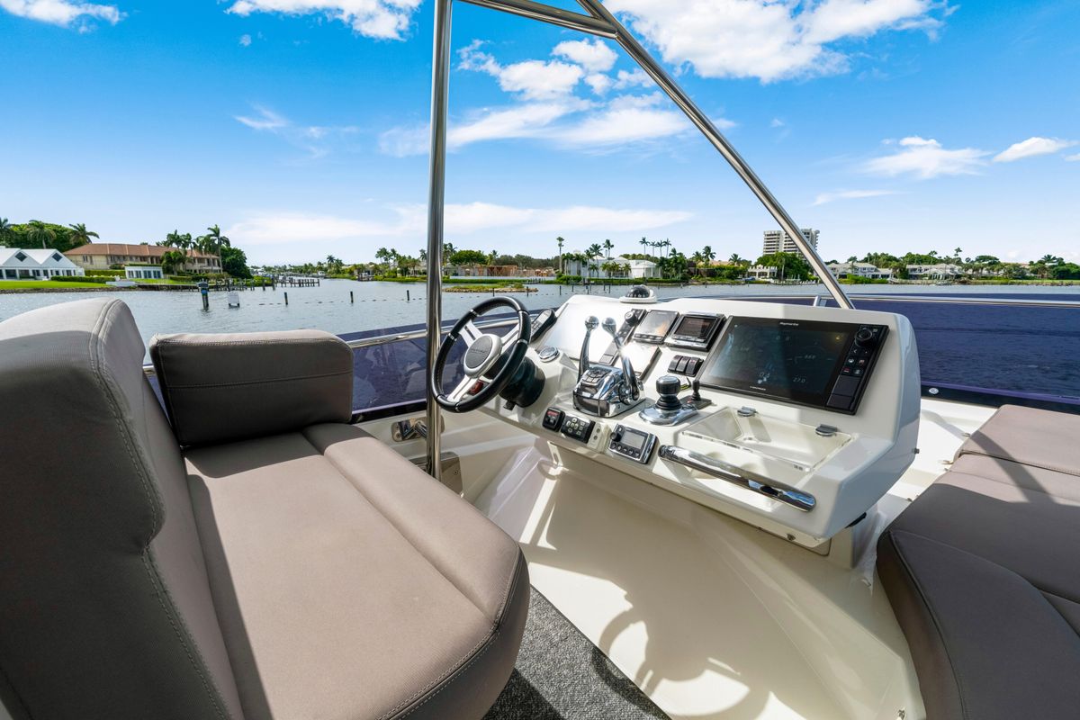 2017 Prestige 56 