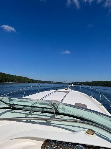 Fresh Water 450 Sundancer Yacht Photos Pics 1997 Sea Ray 450 Sundancer cruising on a clear, sunny day with blue skies.