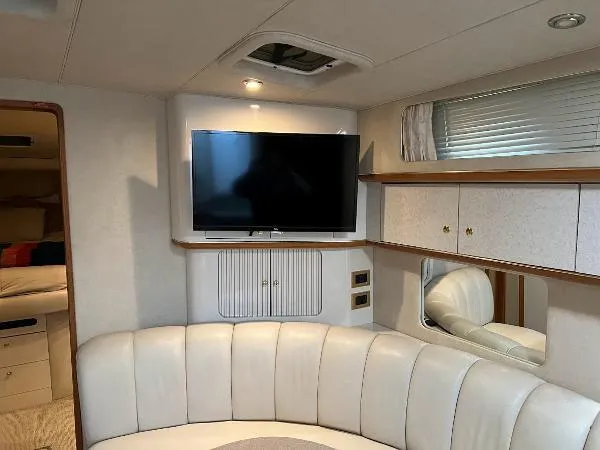 Fresh Water 450 Sundancer Yacht Photos Pics Interior of 1997 Sea Ray 450 Sundancer yacht with TV and white seating.