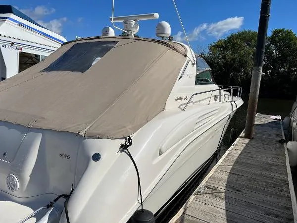 Fresh Water 450 Sundancer Yacht Photos Pics 1997 Sea Ray 450 Sundancer yacht docked under a clear blue sky.