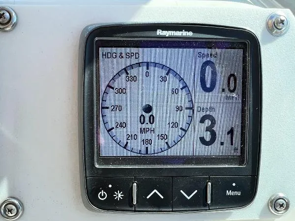 Fresh Water 450 Sundancer Yacht Photos Pics Raymarine display on 1997 Sea Ray 450 Sundancer showing speed and depth.