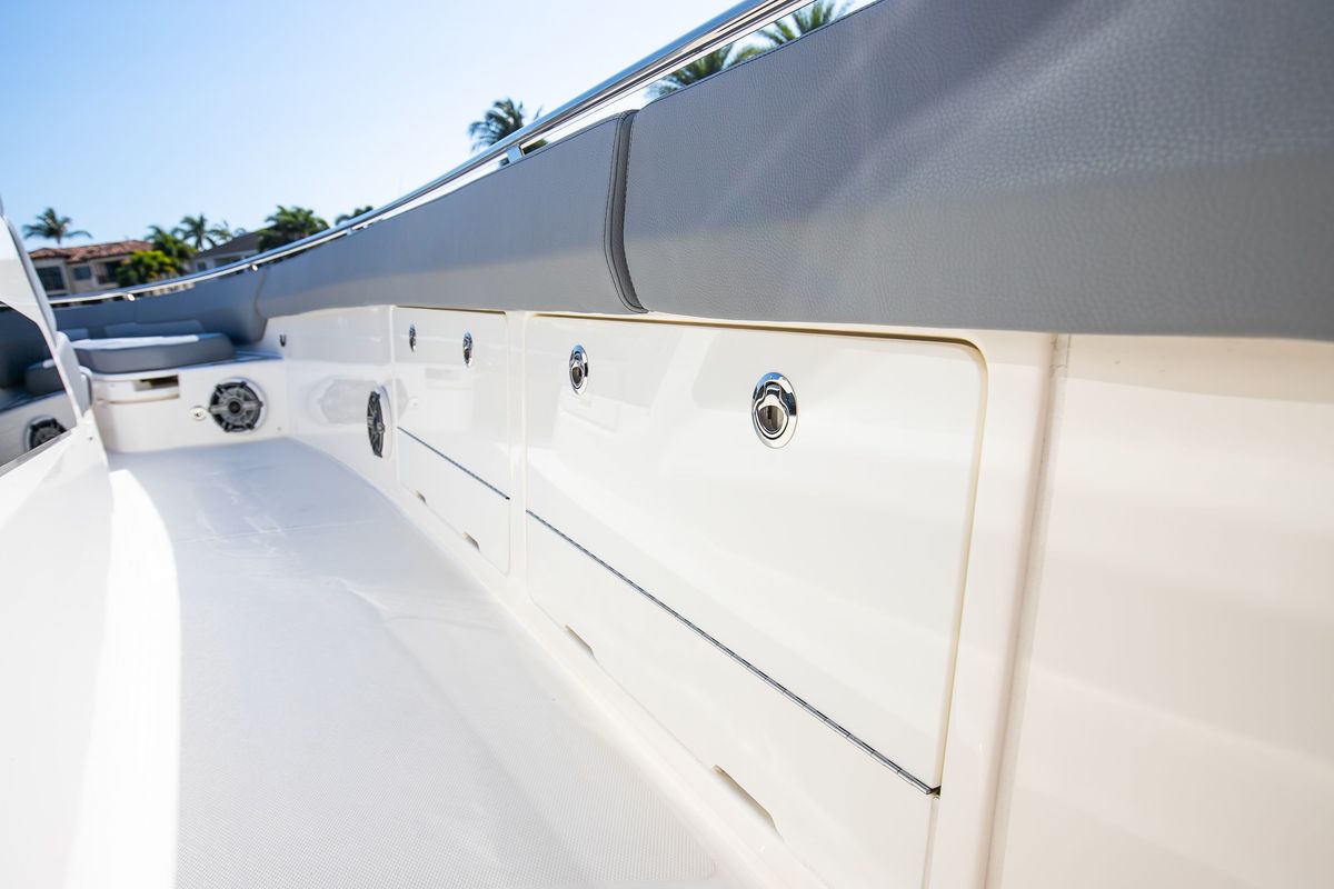 2024 Boston Whaler 42 