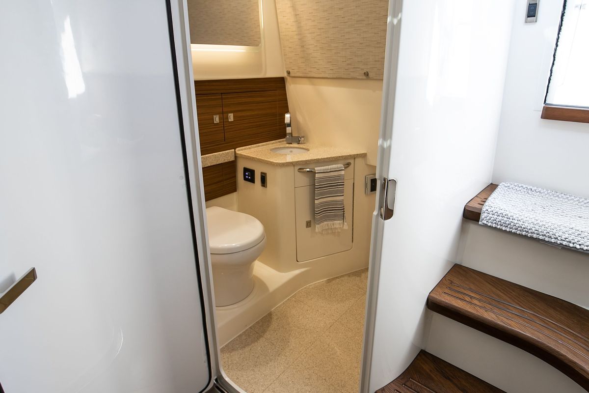 2024 Boston Whaler 42 