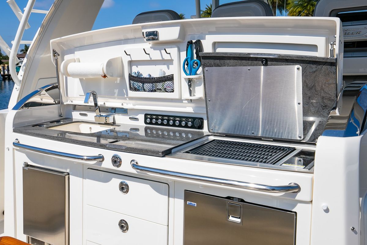 2024 Boston Whaler 42 