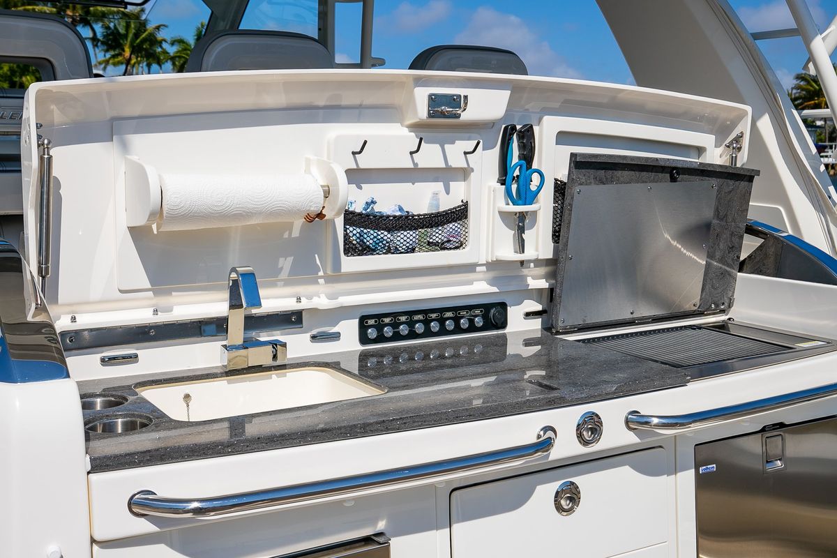 2024 Boston Whaler 42 