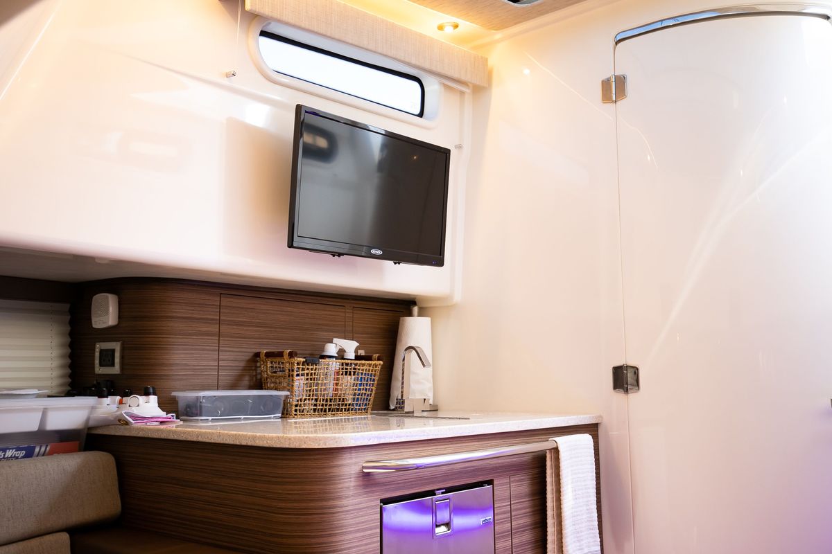 2024 Boston Whaler 42 