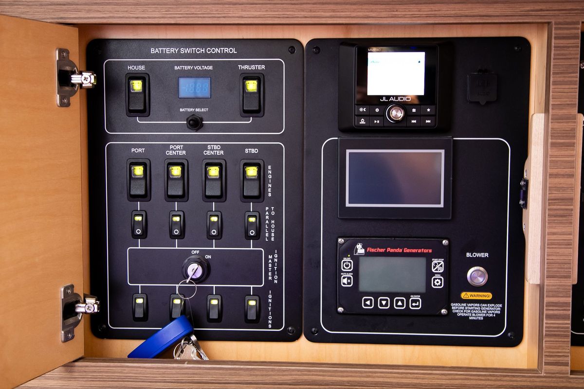 2024 Boston Whaler 42 