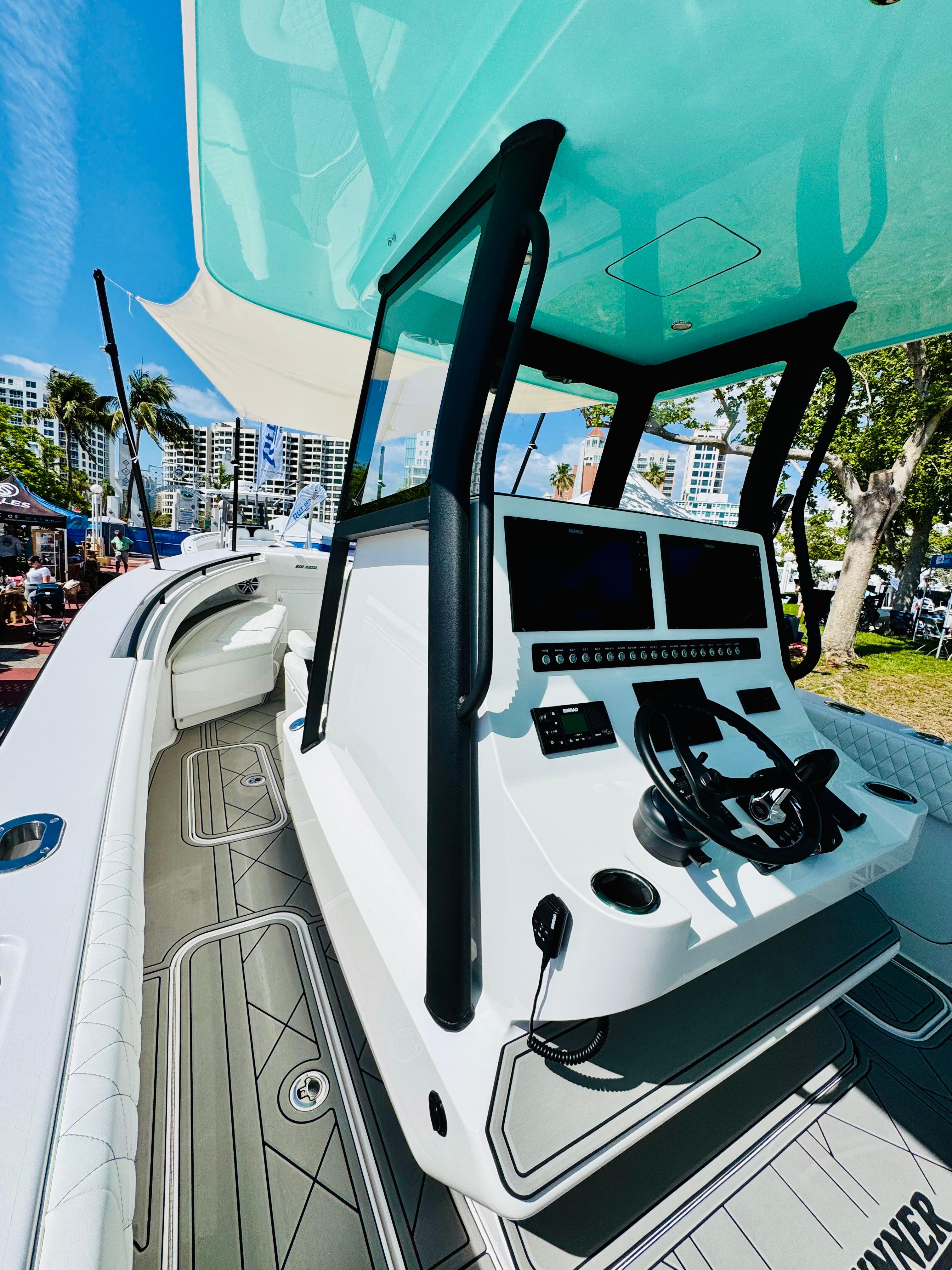 Reef Runner 340 Open