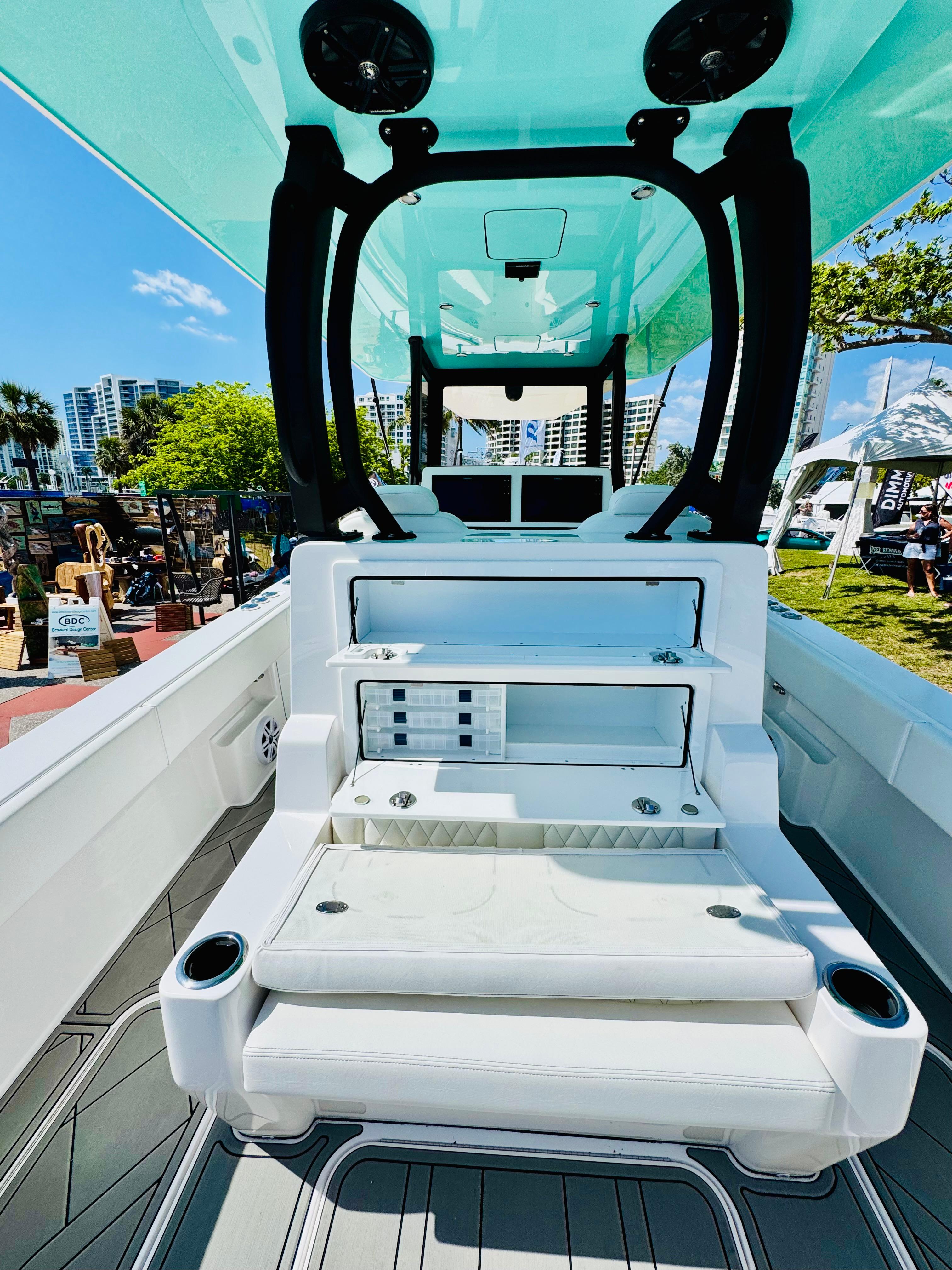 Reef Runner 340 Open