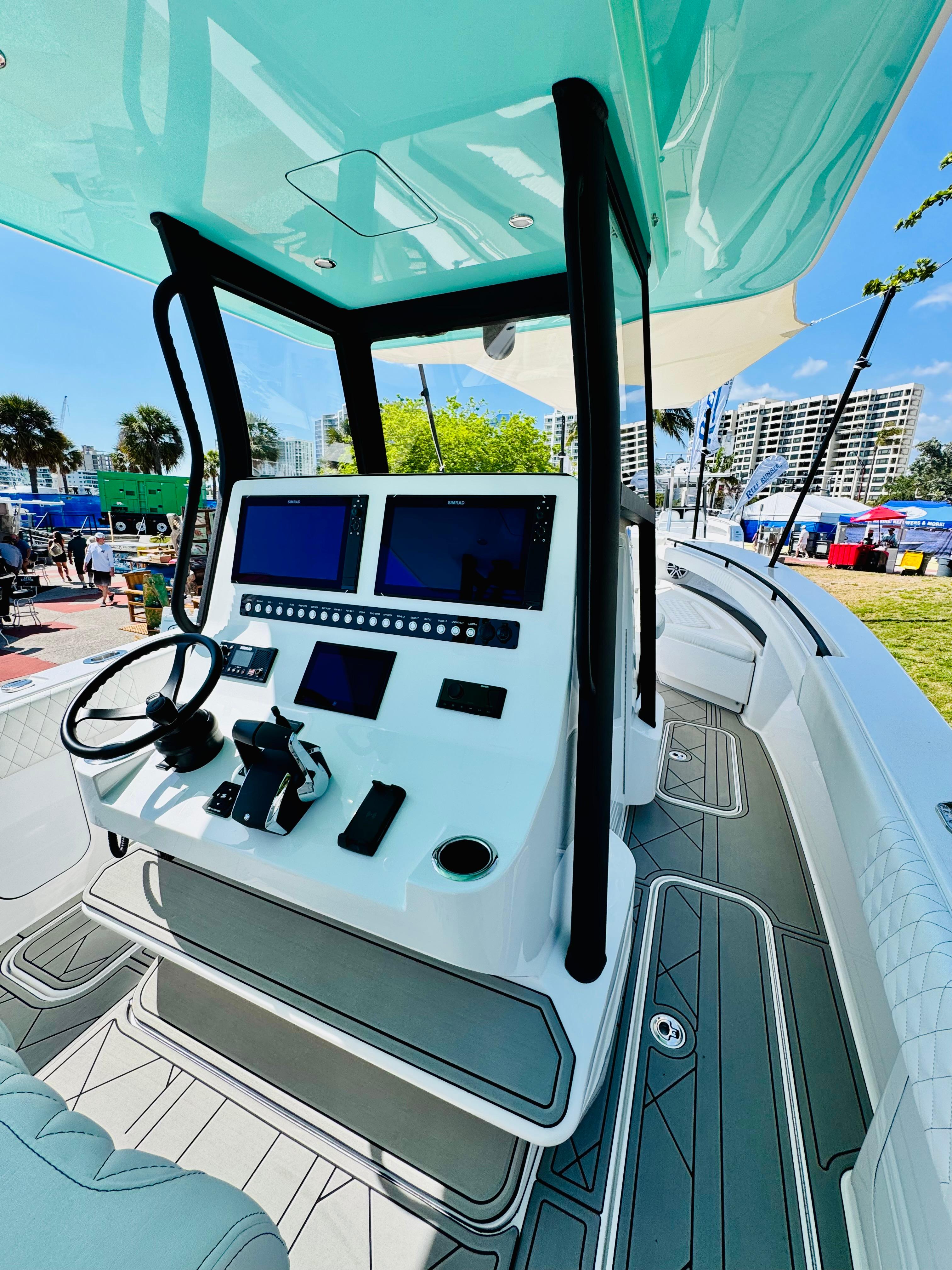 Reef Runner 340 Open