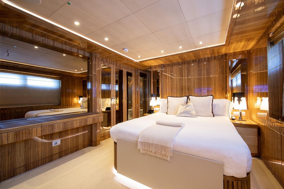 2013 Mondomarine 134 