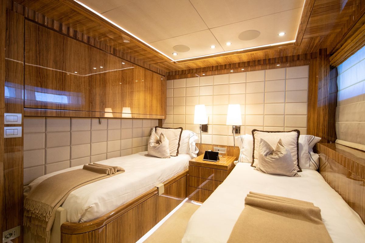 2013 Mondomarine 134 