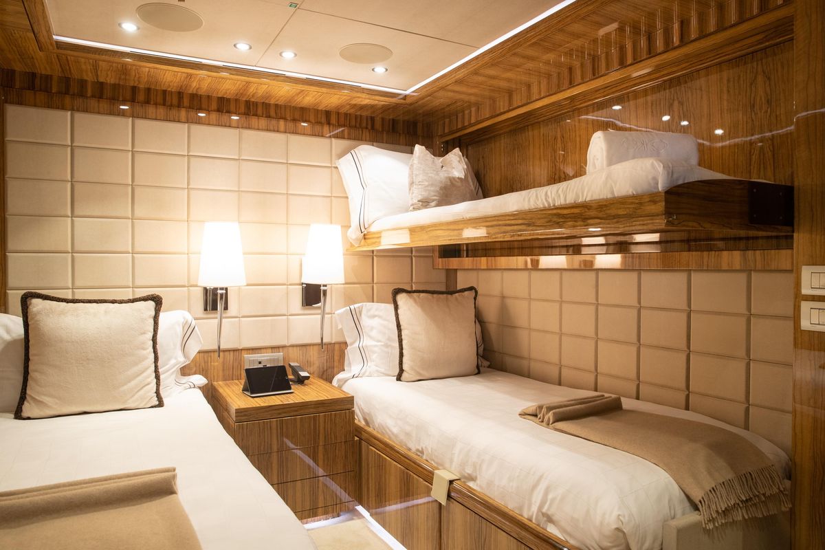 2013 Mondomarine 134 