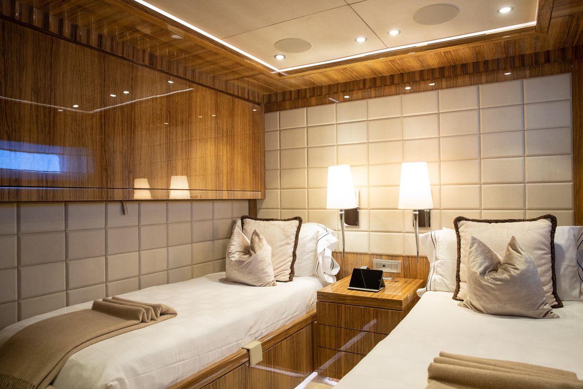 2013 Mondomarine 134 