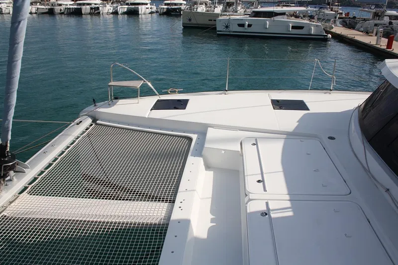 Cata Del Mar Yacht Photos Pics Cata del Mar - Foredeck & Trampoline View (1)