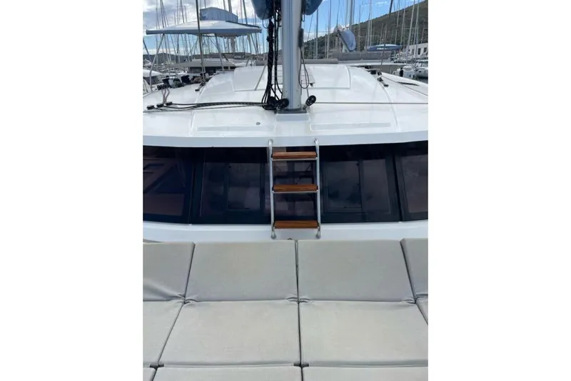 Cata Del Mar Yacht Photos Pics Forward Cockpit Cushion View (3)