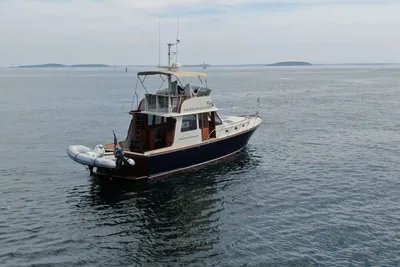 Lyman-Morse Custom Flybridge