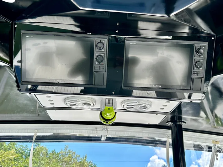  Yacht Photos Pics Dual Garmin displays on a 2000 Luhrs Tournament 320 Open boat.