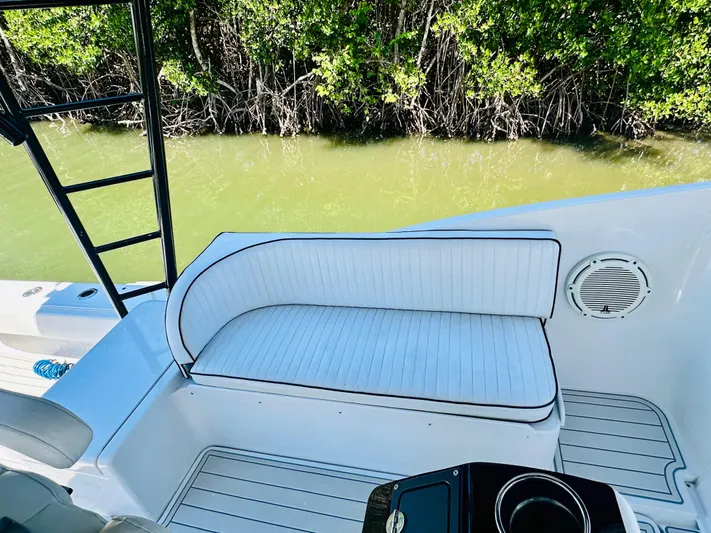  Yacht Photos Pics 2000 Luhrs Tournament 320 Open boat seating area with white cushioned bench.