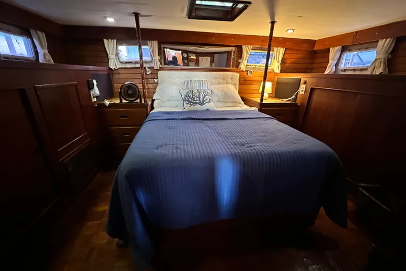 Maren Yacht Photos Pics Cozy bedroom in 1980 Island Gypsy Flush Aft Deck Trawler-Motor Yacht with wood paneling.