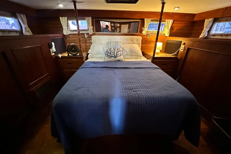 Maren Yacht Photos Pics Cozy bedroom in 1980 Island Gypsy Flush Aft Deck Trawler-Motor Yacht with wood paneling.