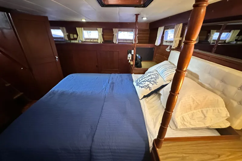 Maren Yacht Photos Pics Cozy bedroom in 1980 Island Gypsy Flush Aft Deck Trawler-Motor Yacht with blue bedding.